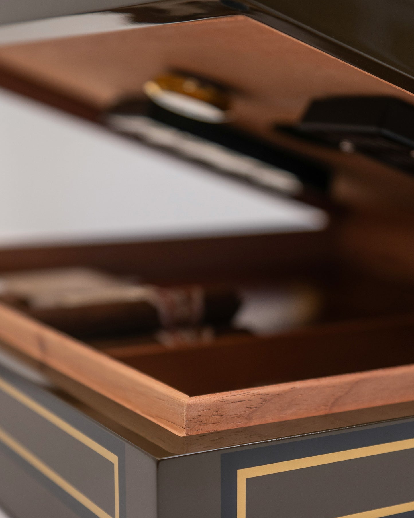 The Impossible Collection of Cigars (Book & Humidor)