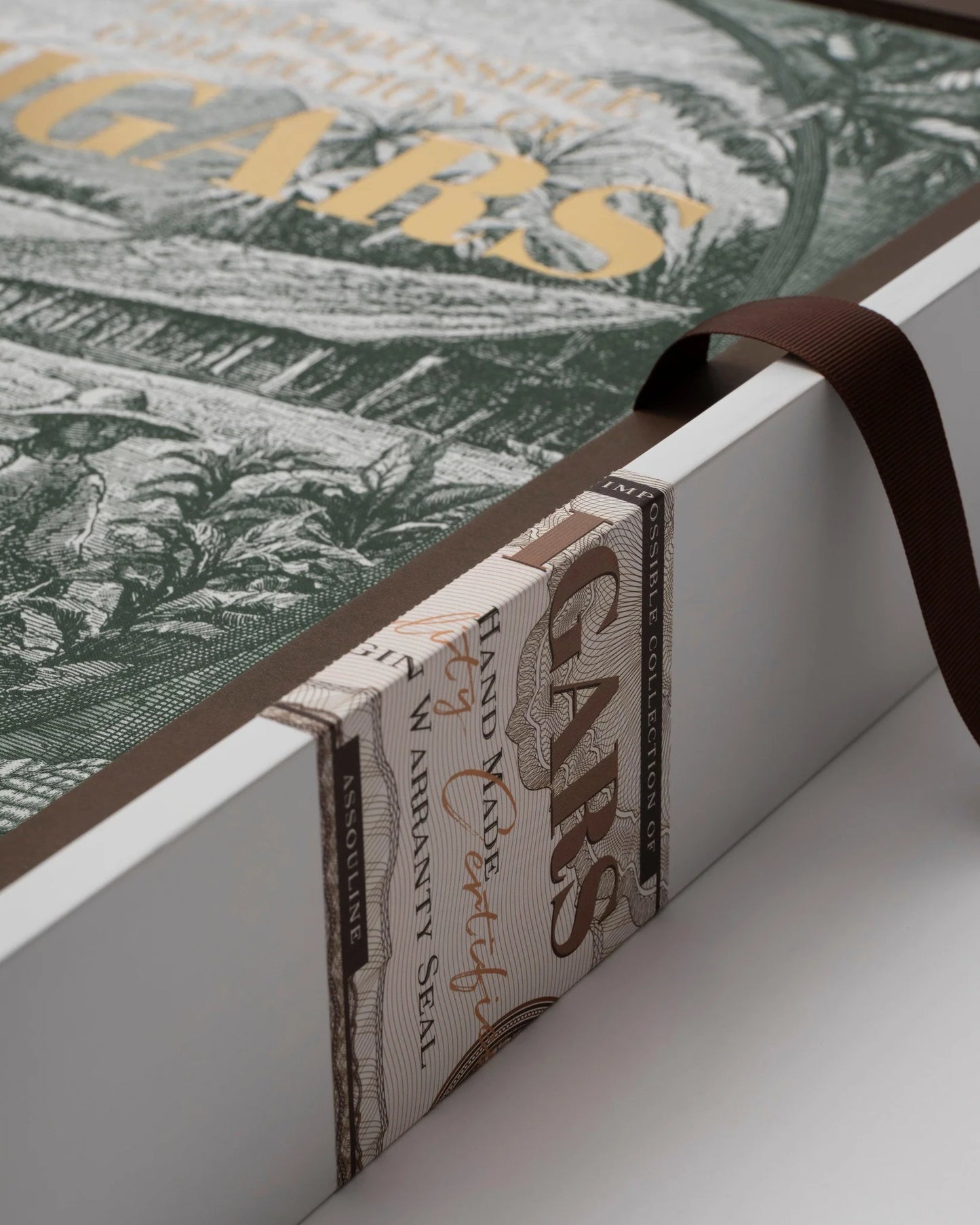 The Impossible Collection of Cigars (Book & Humidor)